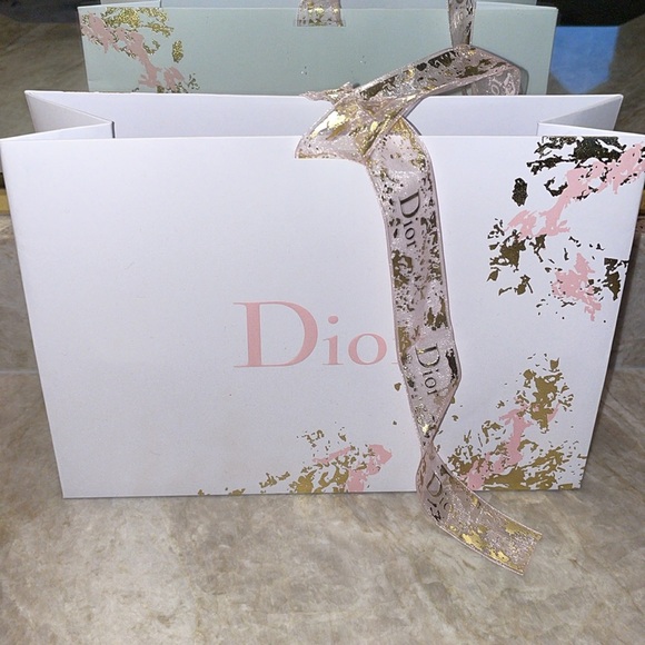 DIOR GIFT BAG! Brand new with ribbon! - Picture 4 of 8